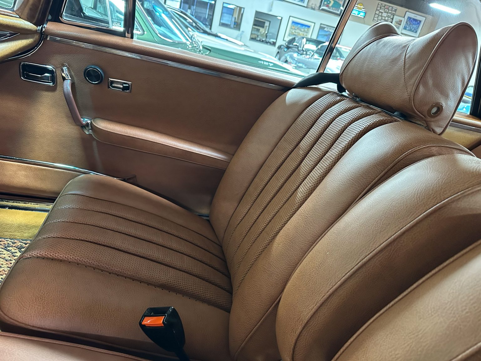 C&B 1971 Green Mercedas Benz 280SE 9556