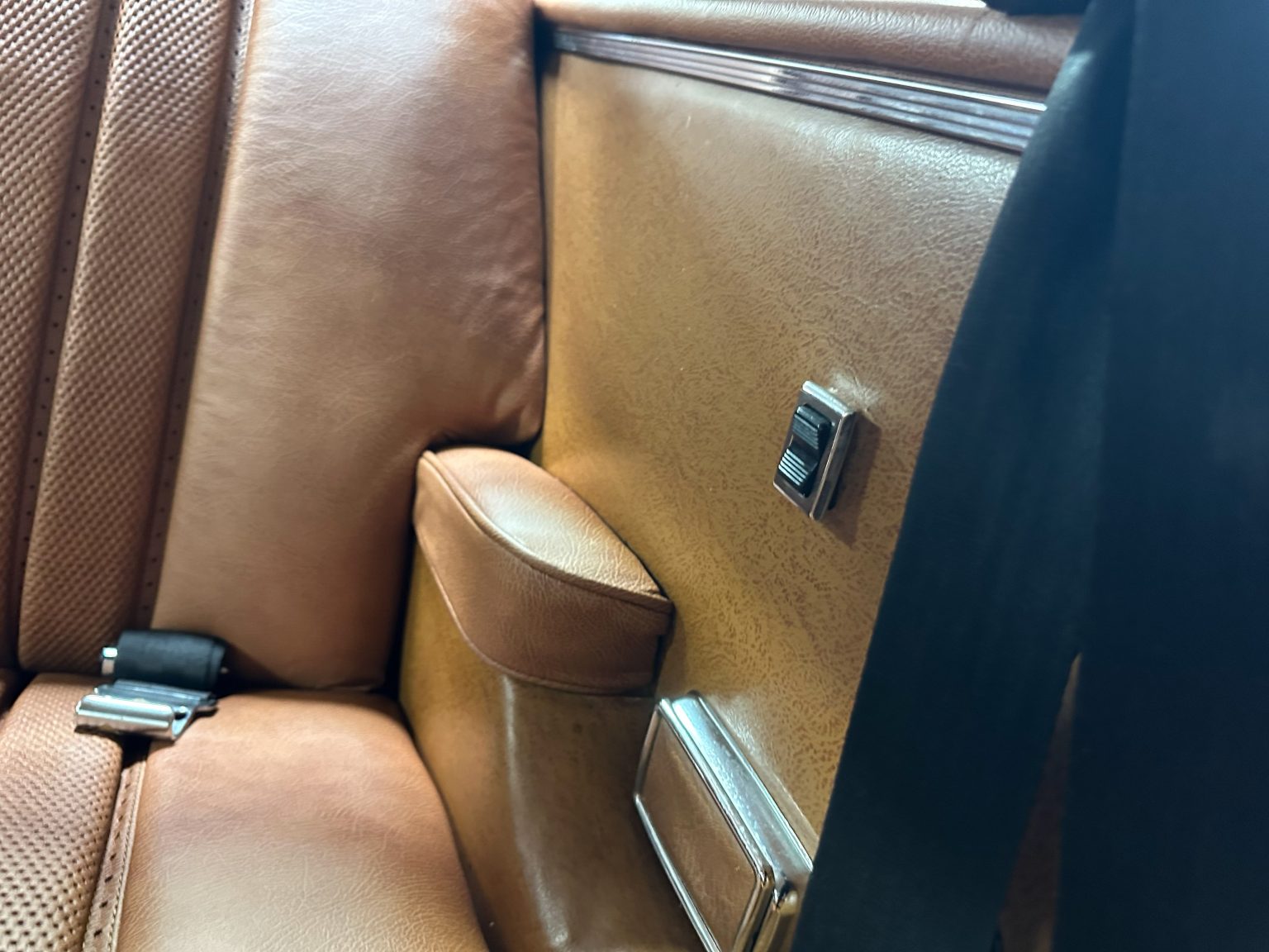 C&B 1971 Green Mercedas Benz 280SE 9561