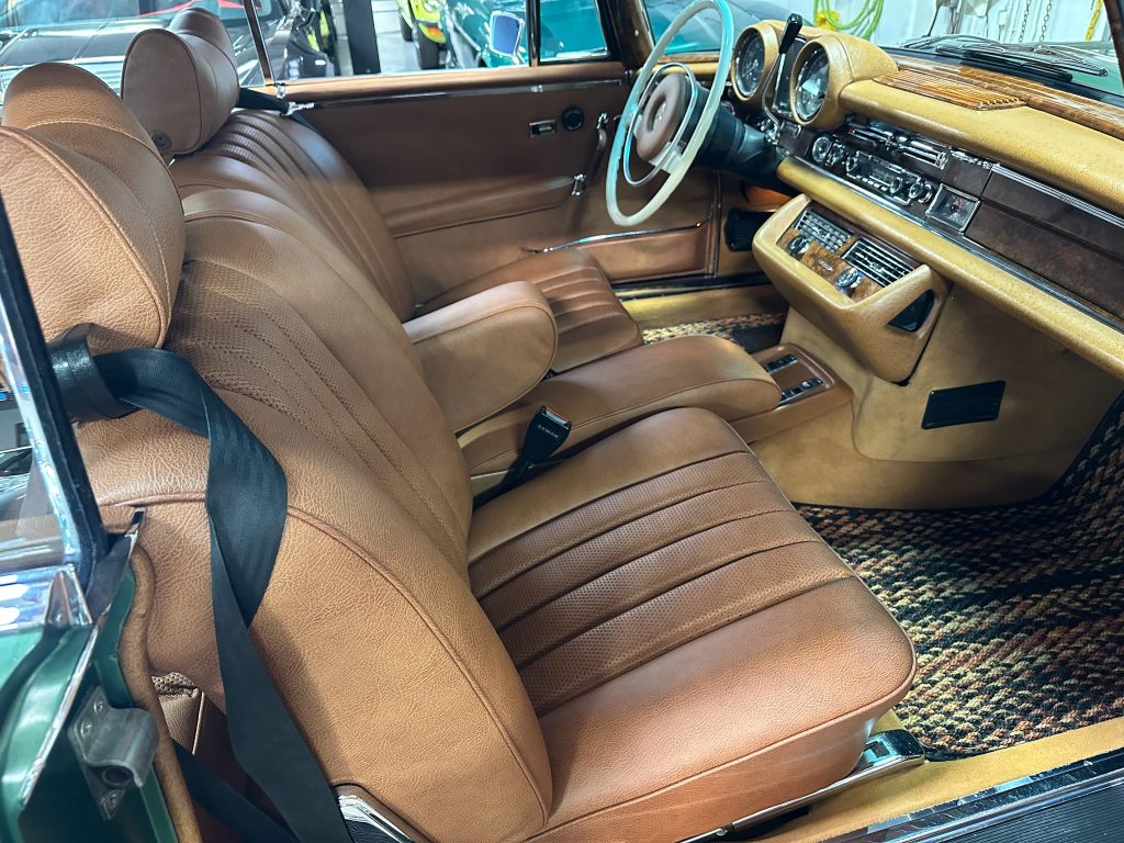 C&B 1971 Green Mercedas Benz 280SE 9564