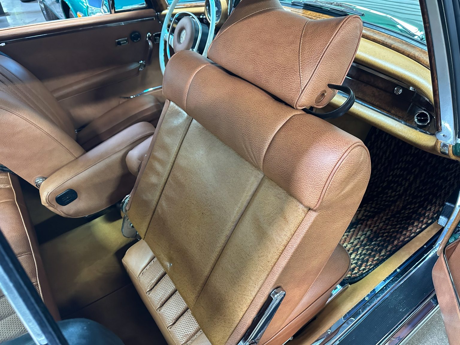 C&B 1971 Green Mercedas Benz 280SE 9565