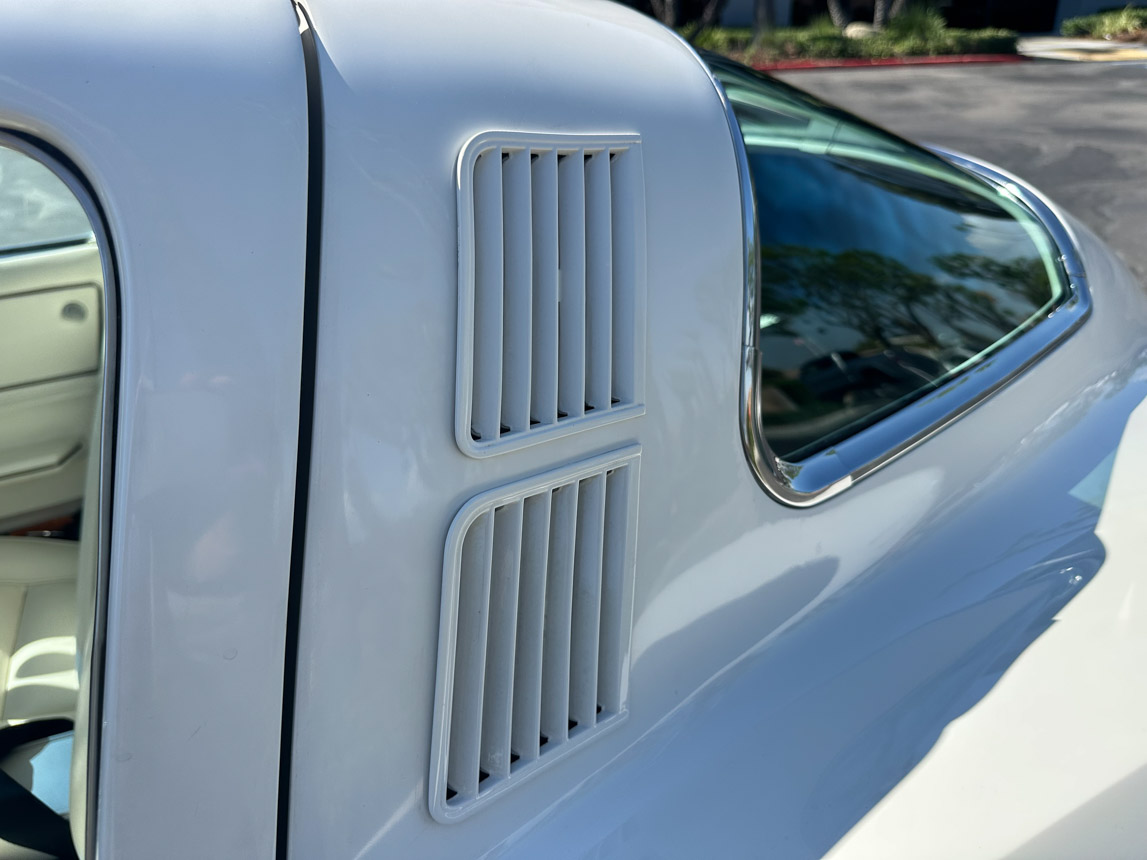 1965 White Corvette Big Tank 350 hp AC 8133