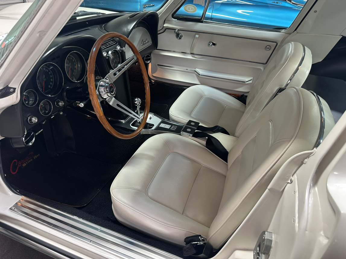 1965 White Corvette Big Tank 350 hp AC 8137
