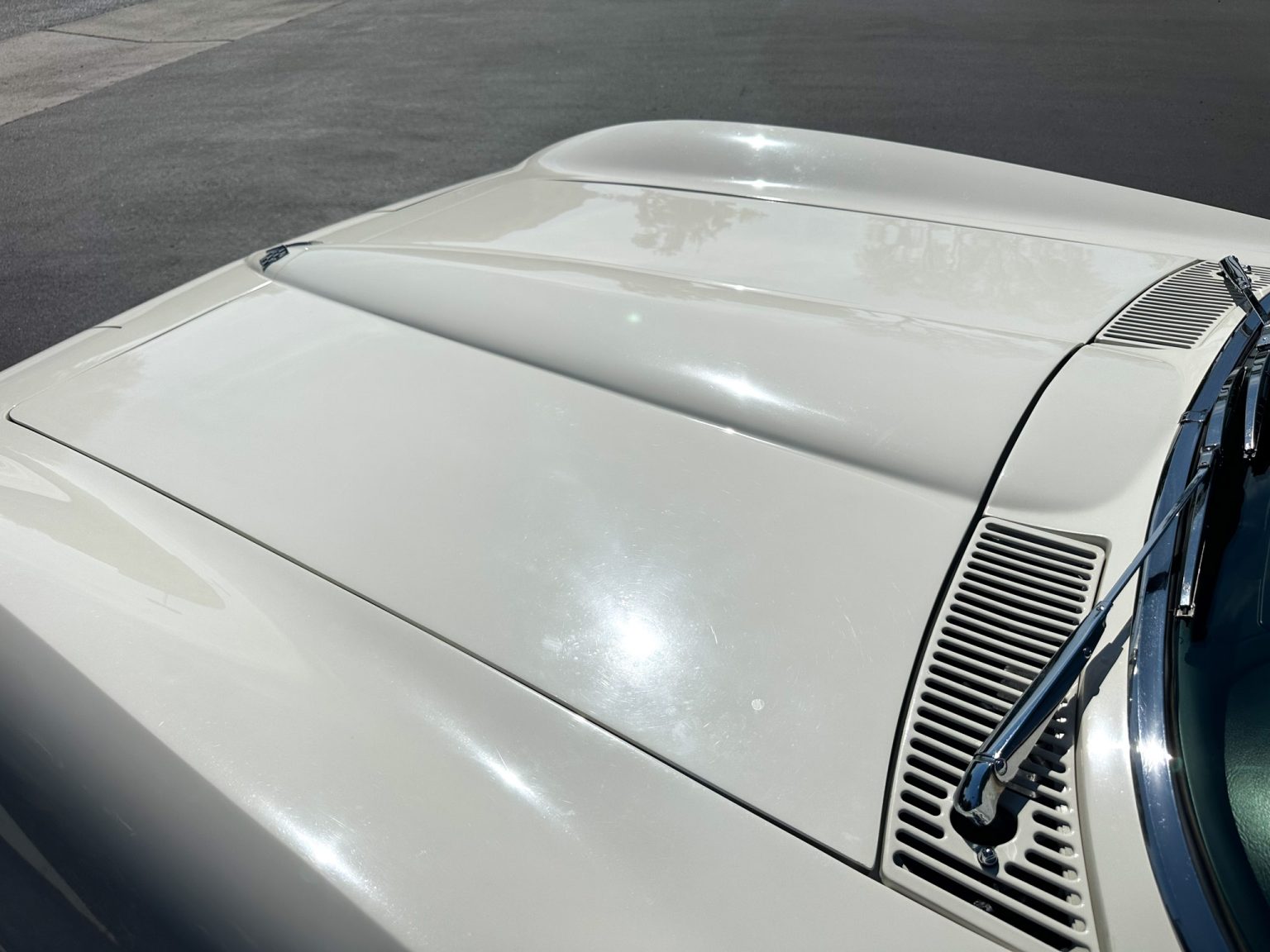 BaT 1965 White Corvette Big Tank 350 Hp AC 8129