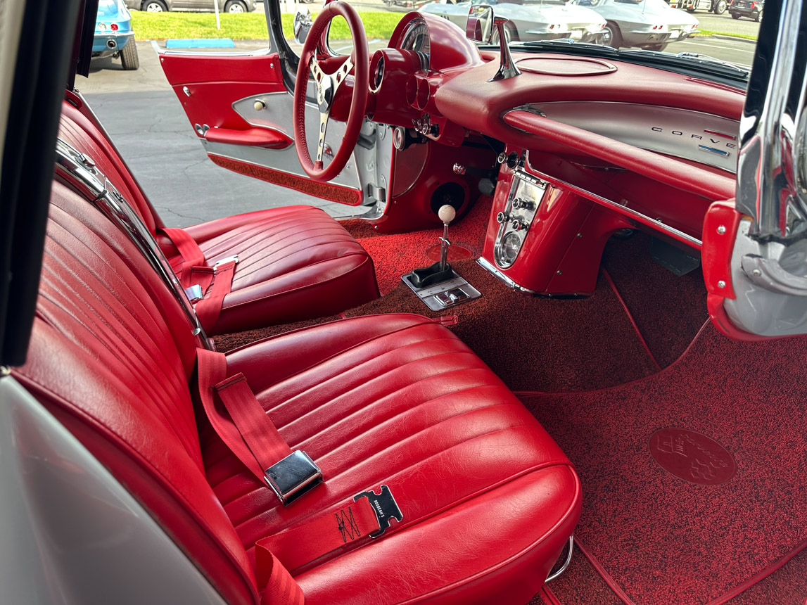 1960 Silver Corvette Convertible 8819