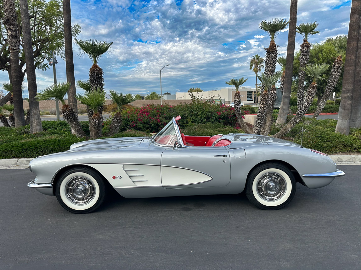1960 Silver Corvette Convertible 8840