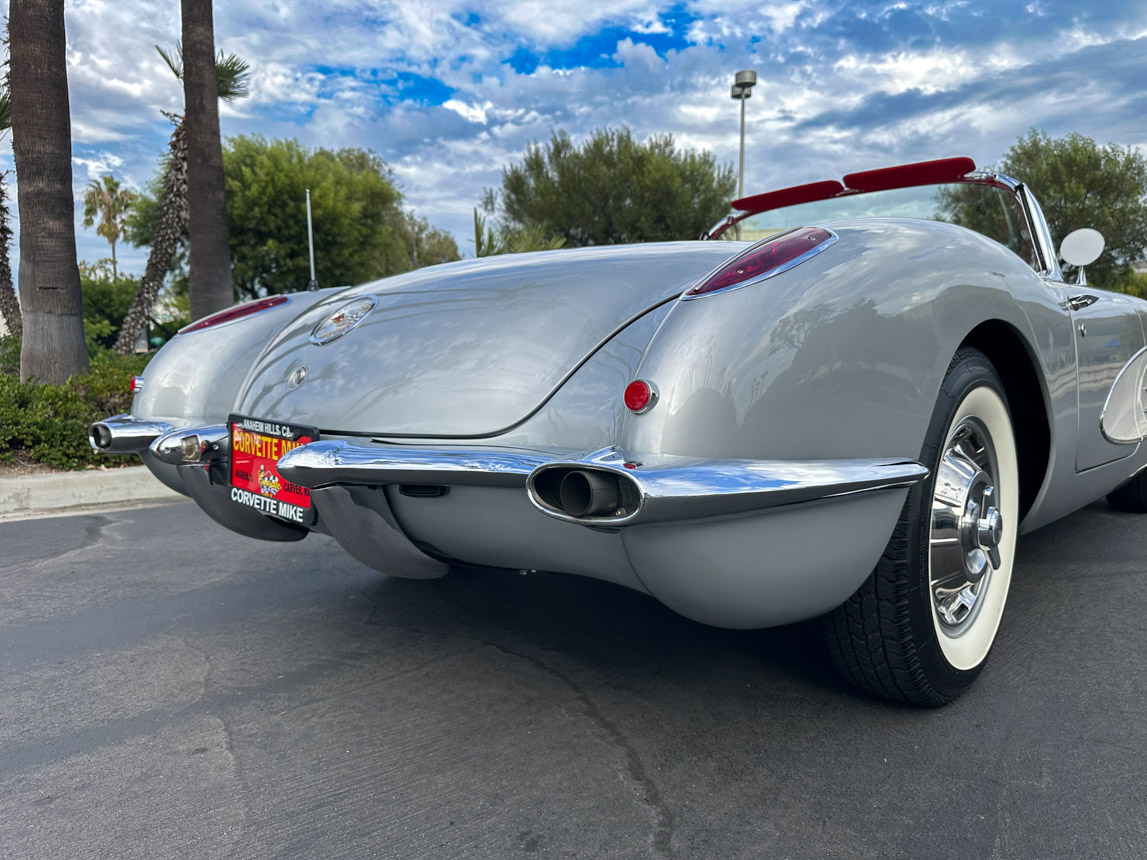 1960 Silver Corvette Convertible 8850
