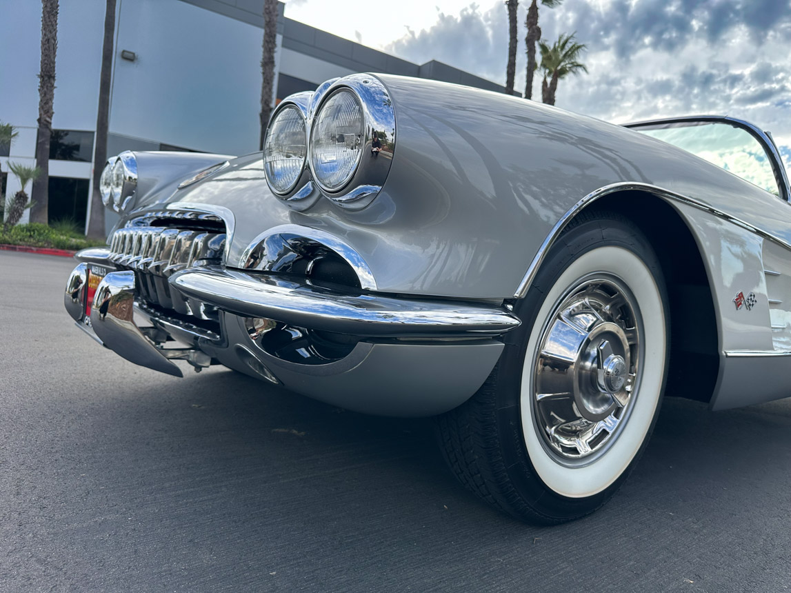 1960 Silver Corvette Convertible 8852