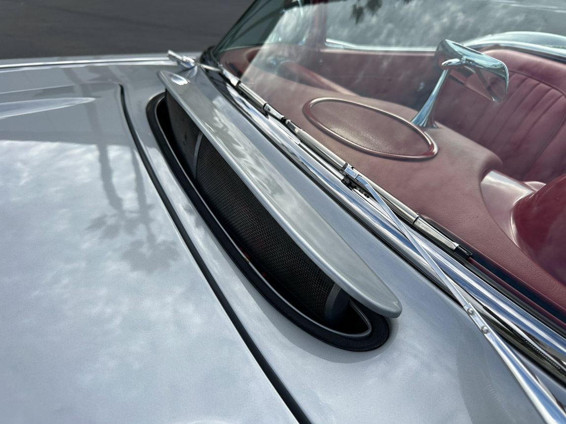 1960 Silver Corvette Convertible 8862