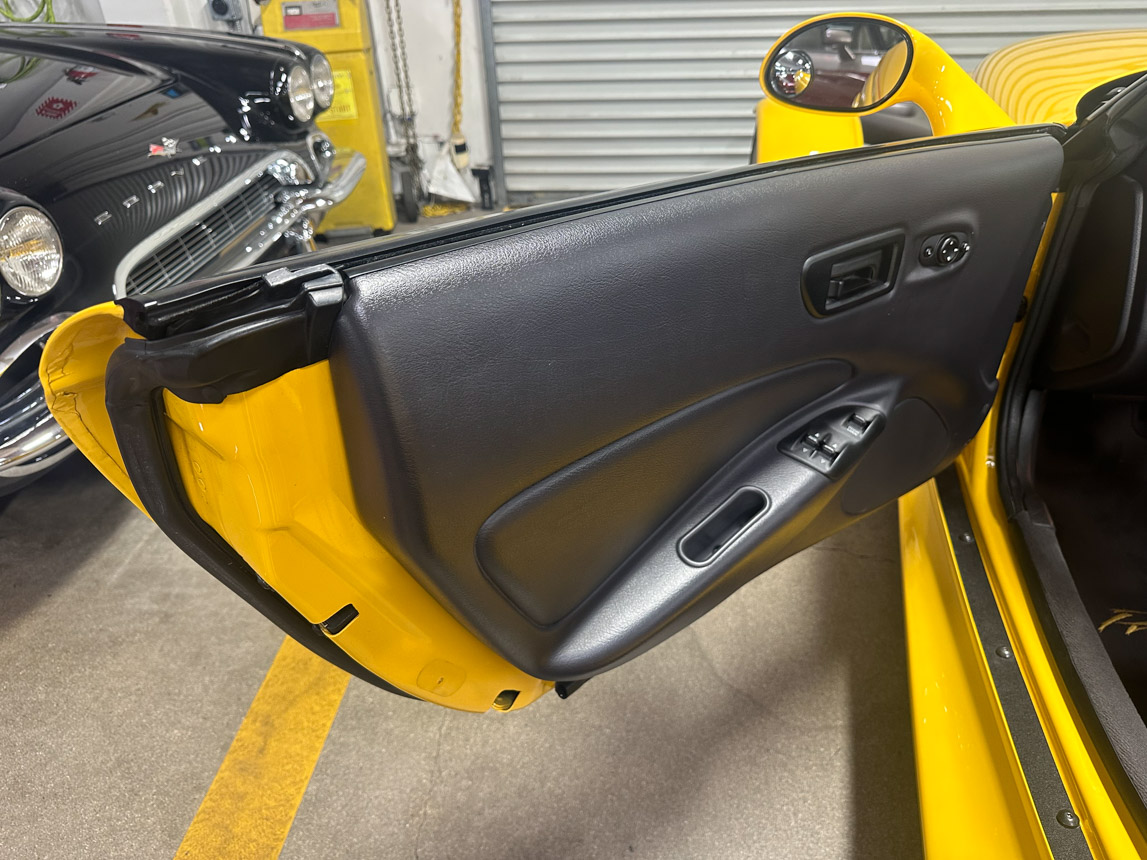 1999 Yellow Prowler 8649