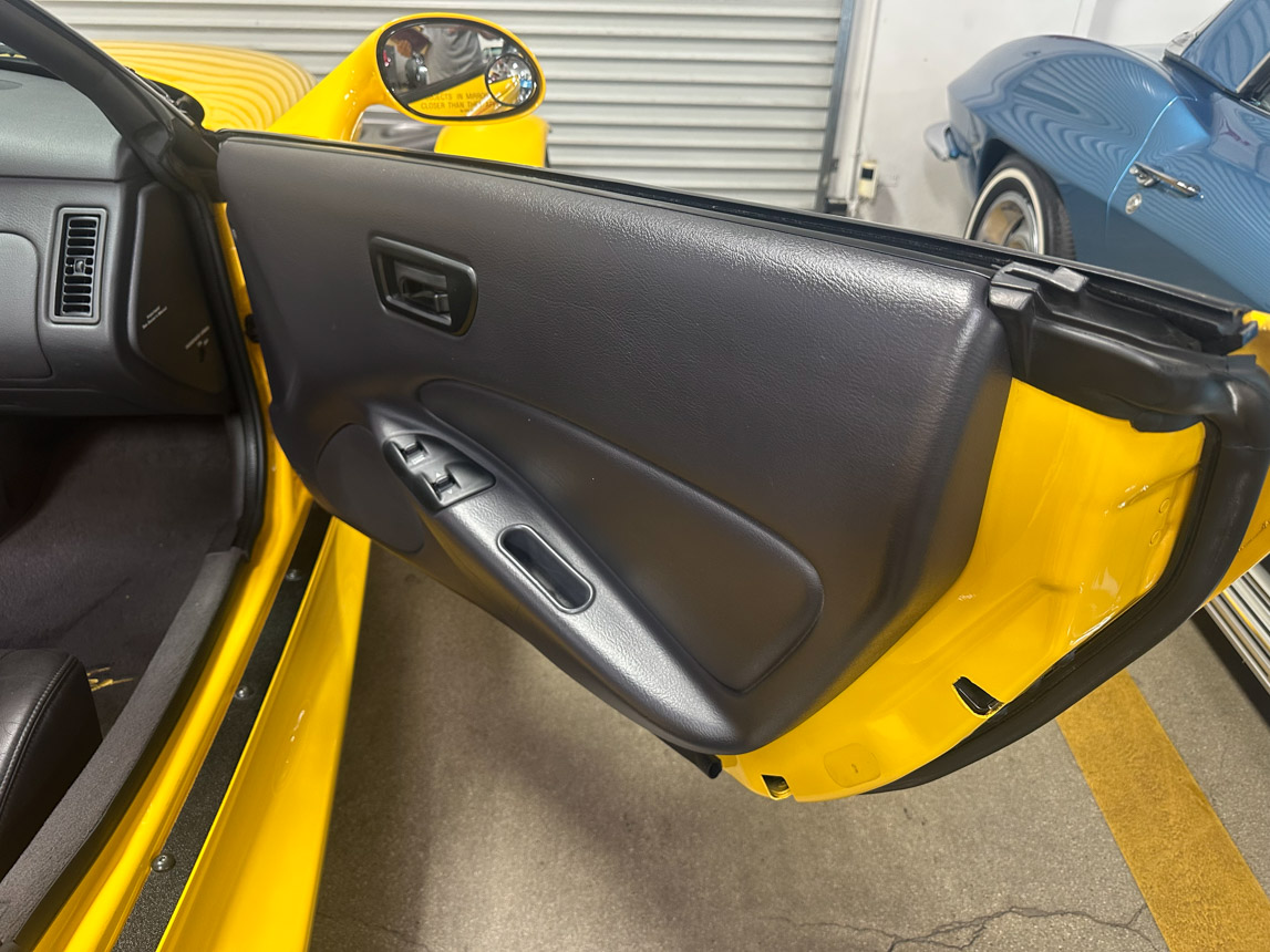 1999 Yellow Prowler 8664