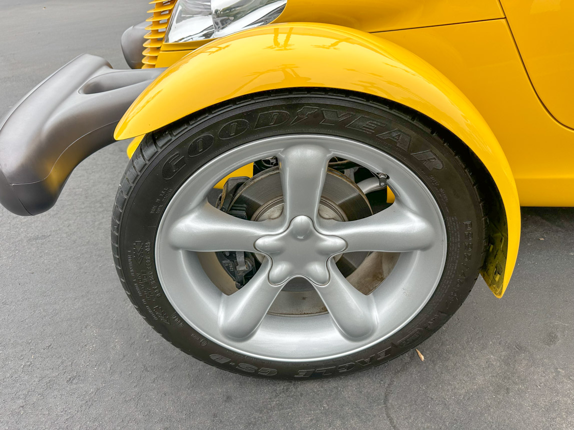 1999 Yellow Prowler 8690