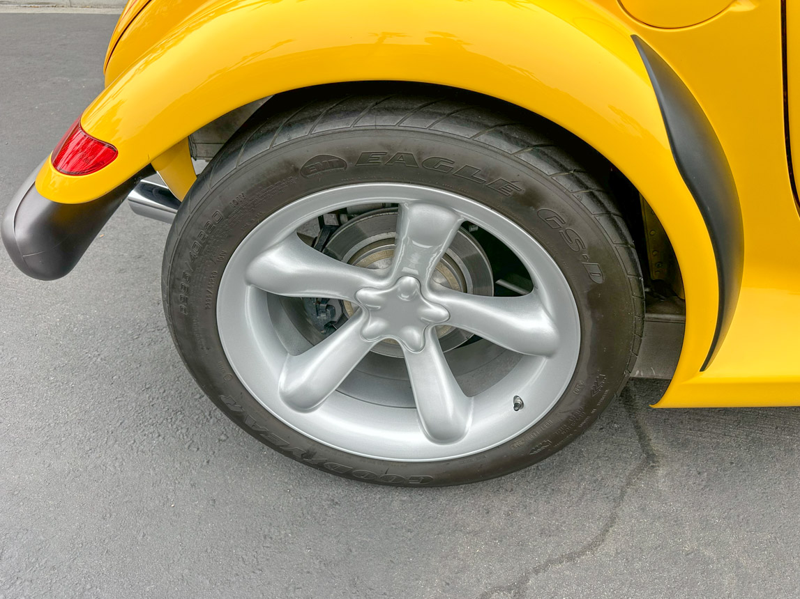 1999 Yellow Prowler 8692