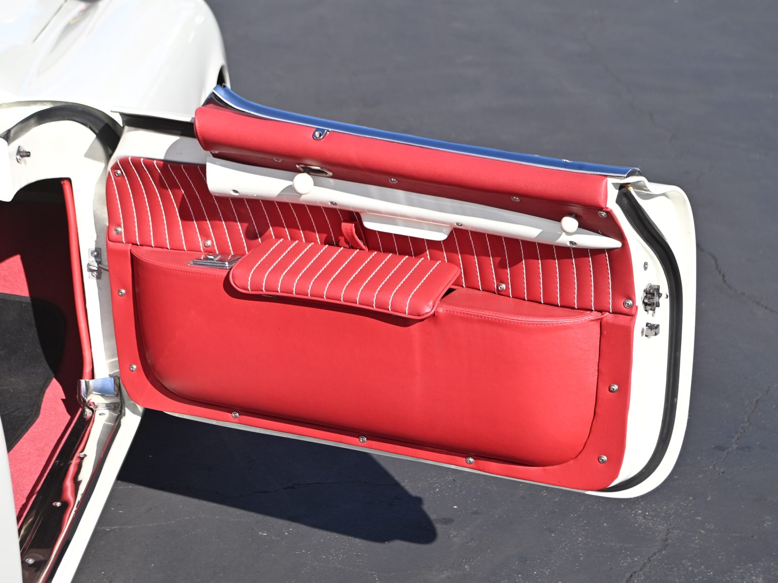 1955 White Corvette 0250