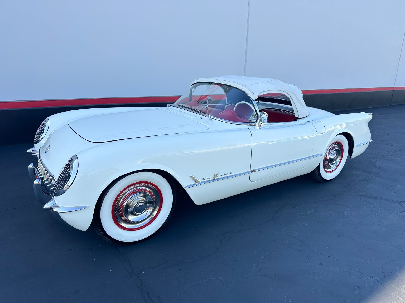 1955 White Corvette 9905