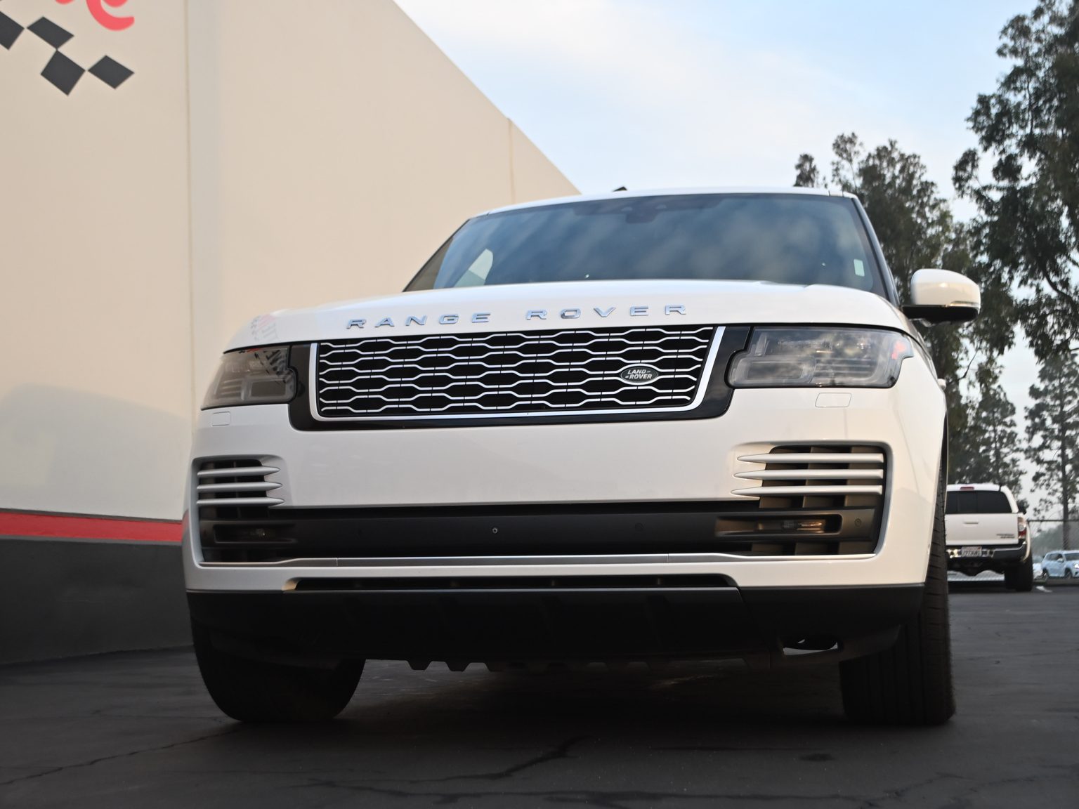 2018 White Land Rover 0400