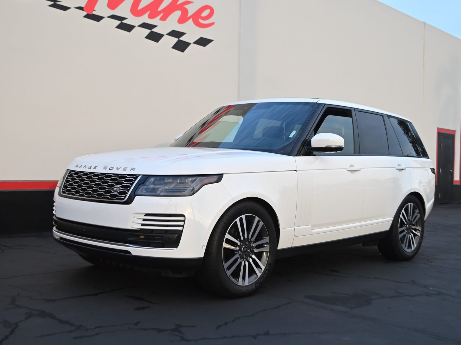 2018 White Land Rover 0403