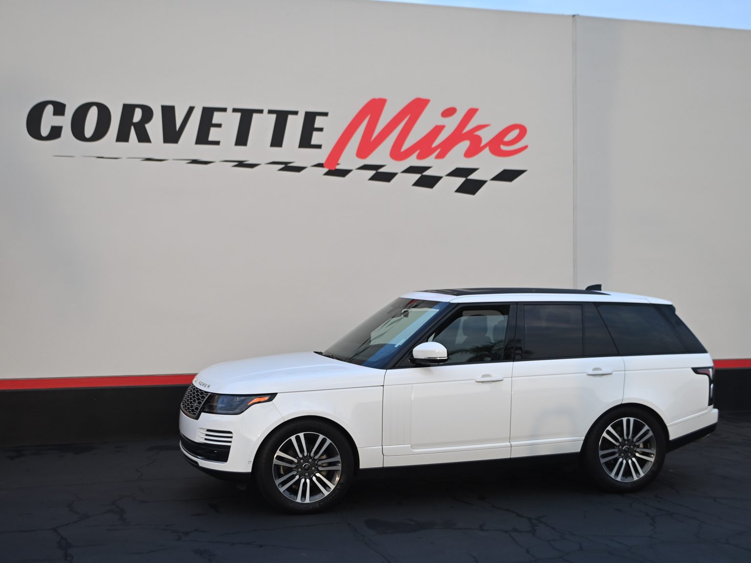 2018 White Land Rover 0406