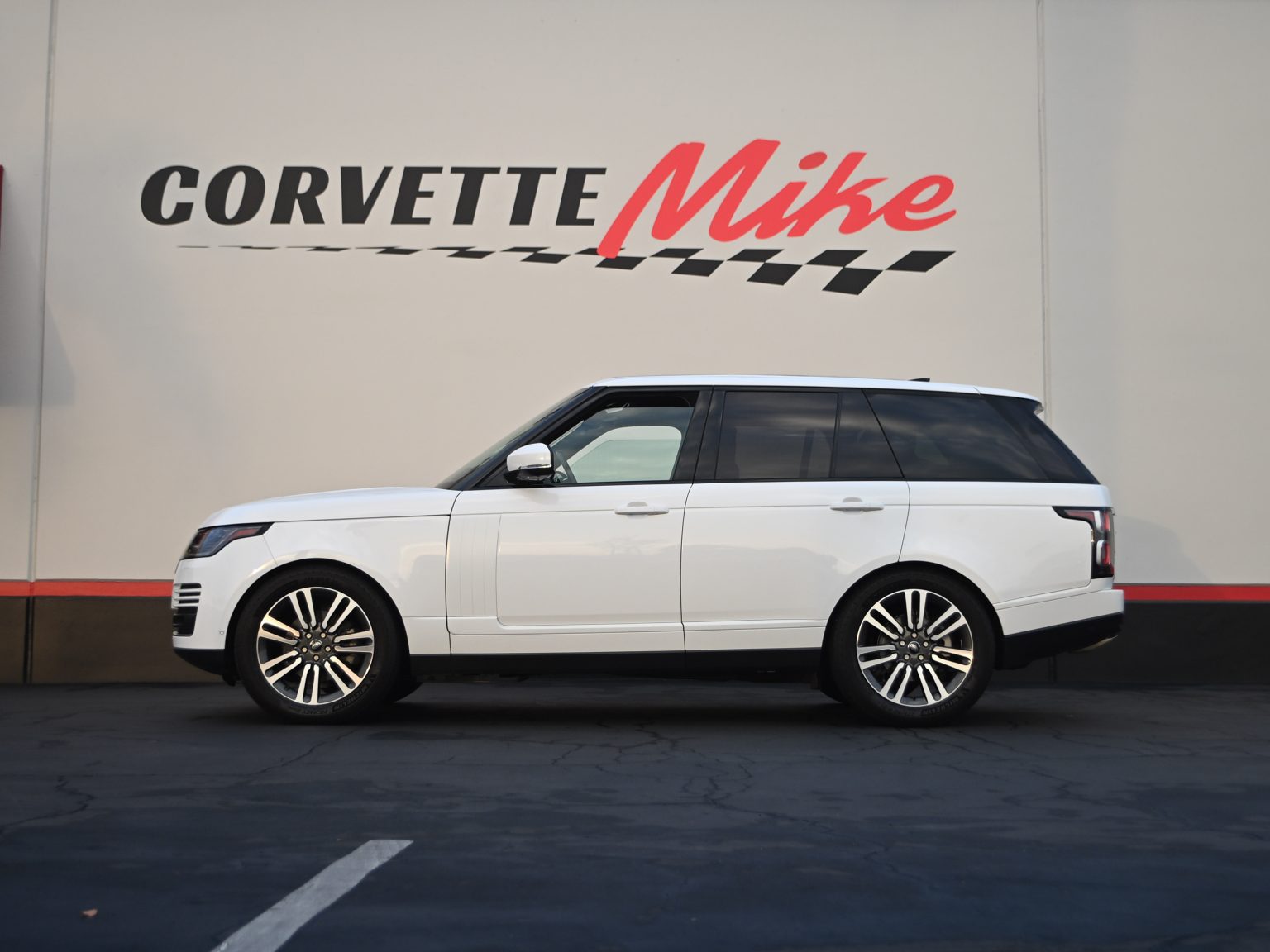 2018 White Land Rover 0408