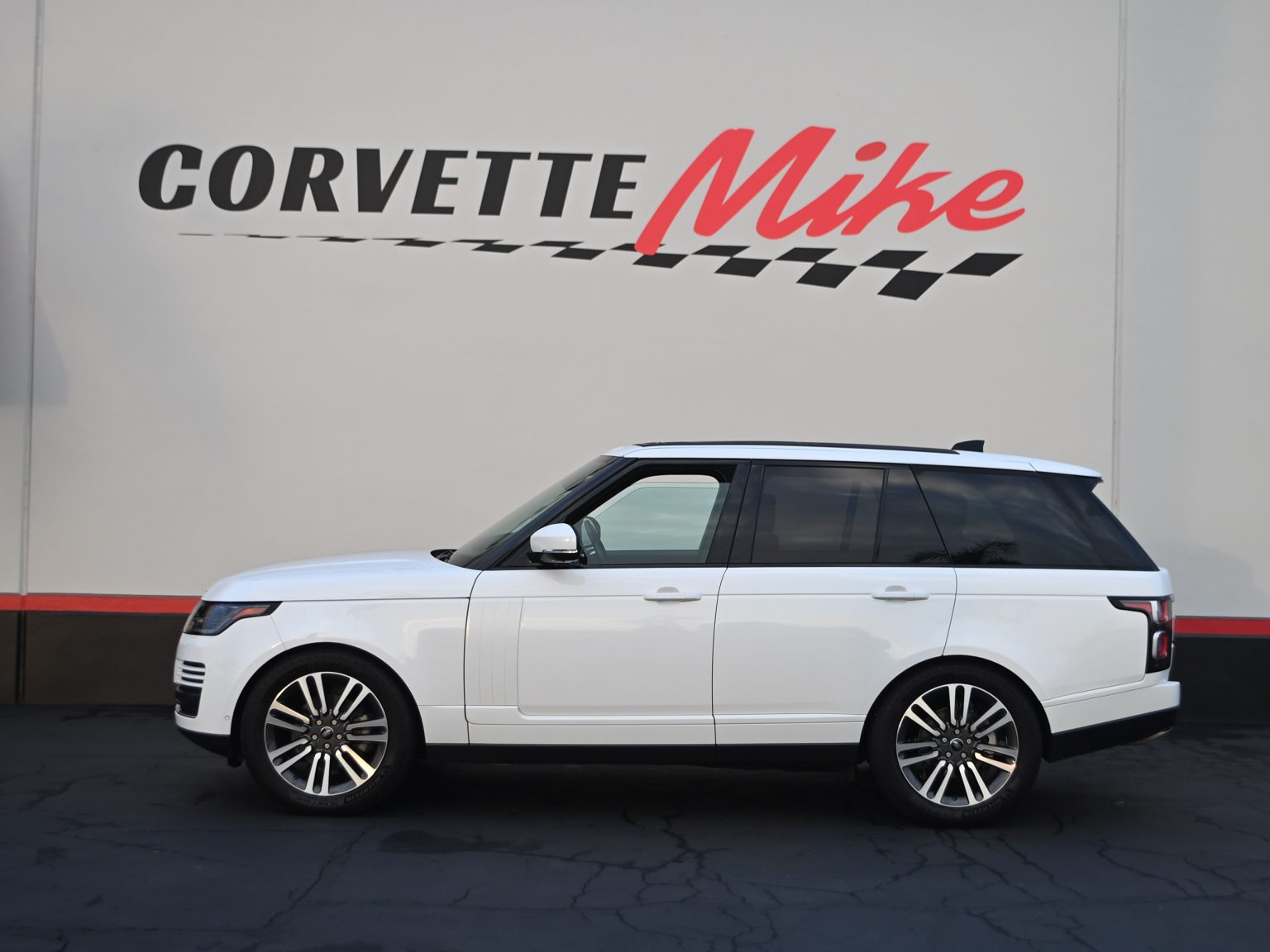 2018 White Land Rover 0409