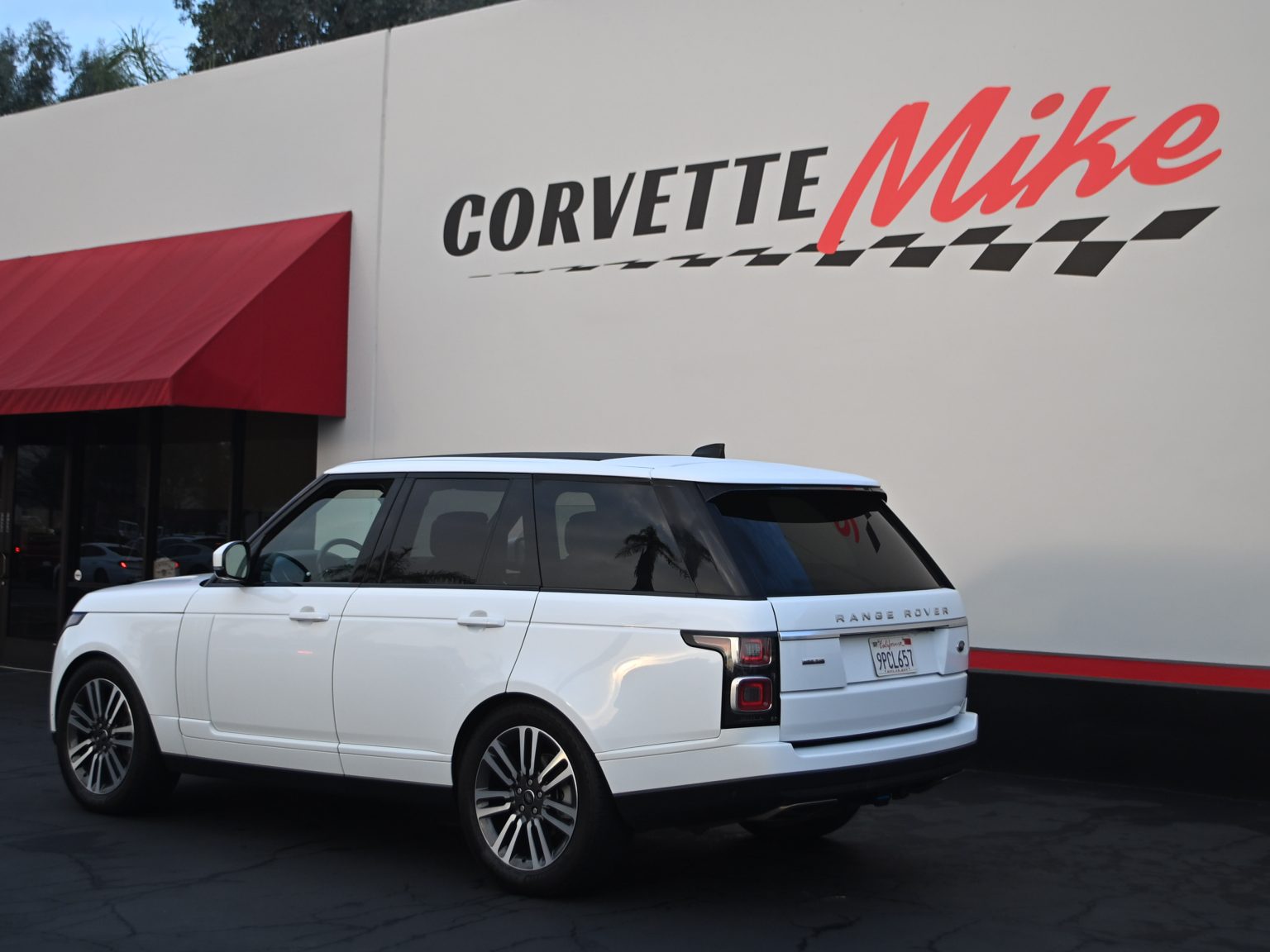 2018 White Land Rover 0415