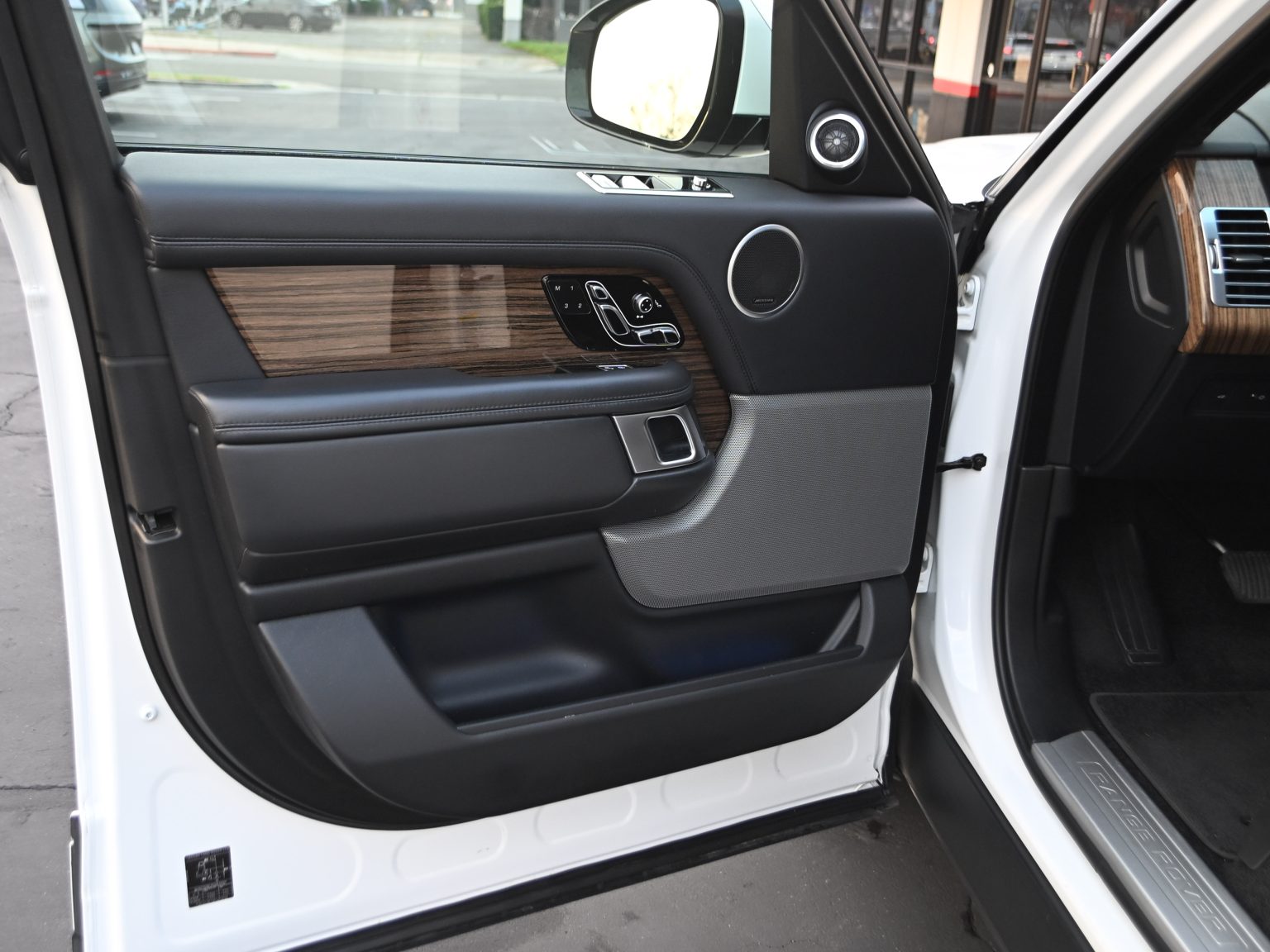 2018 White Land Rover 0419