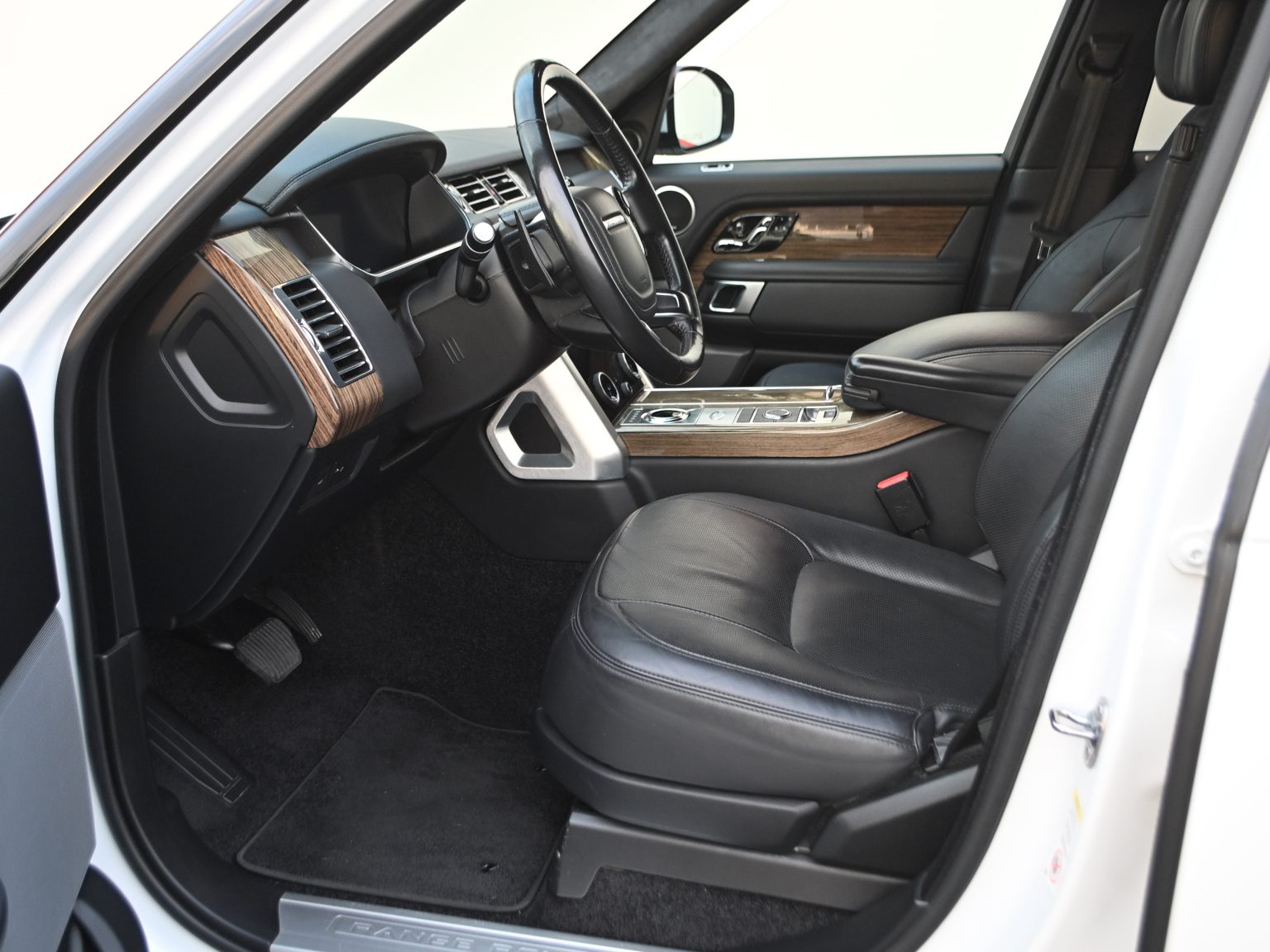 2018 White Land Rover 0420