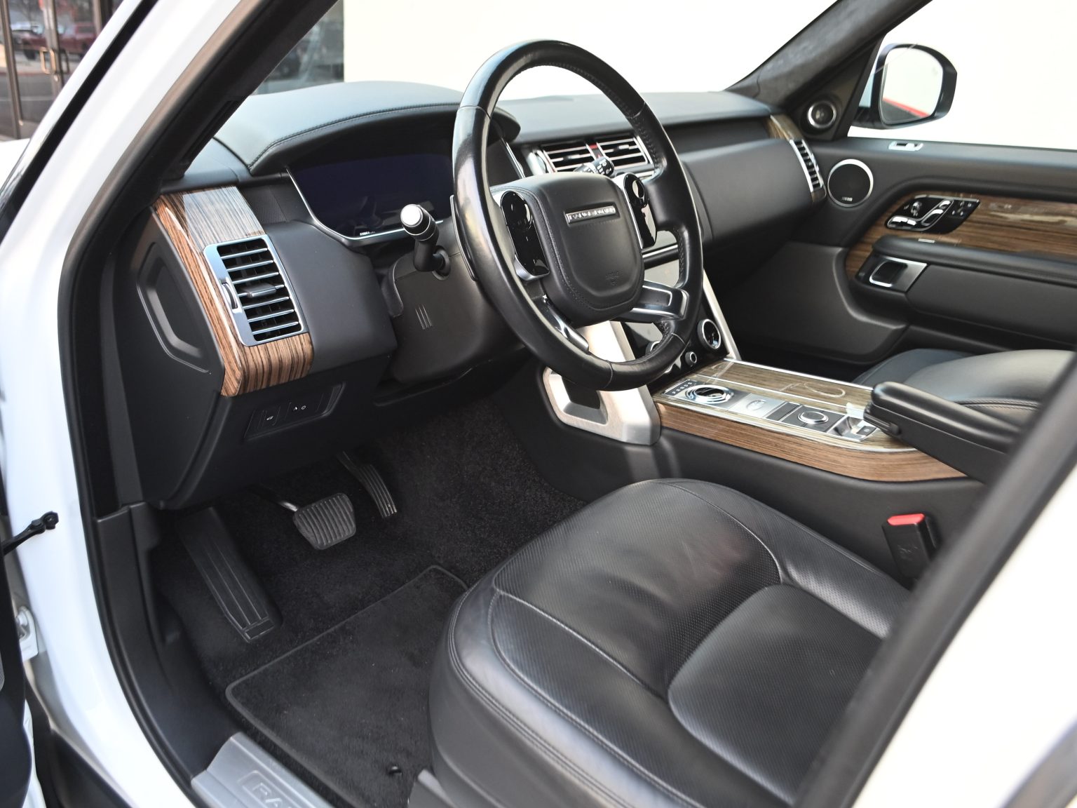 2018 White Land Rover 0421