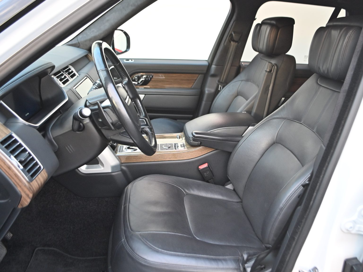 2018 White Land Rover 0422