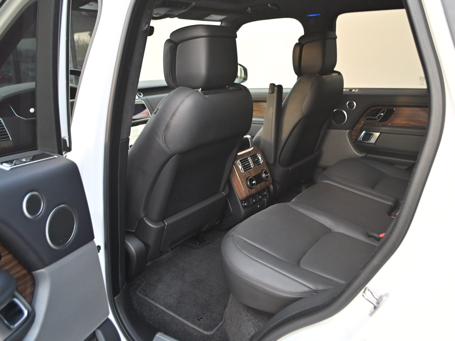 2018 White Land Rover 0424