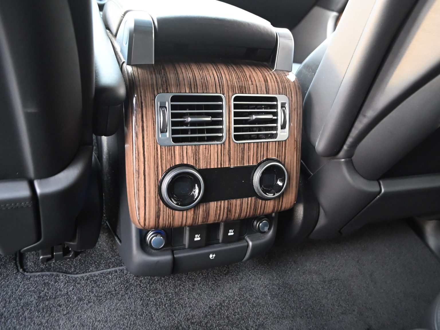 2018 White Land Rover 0426