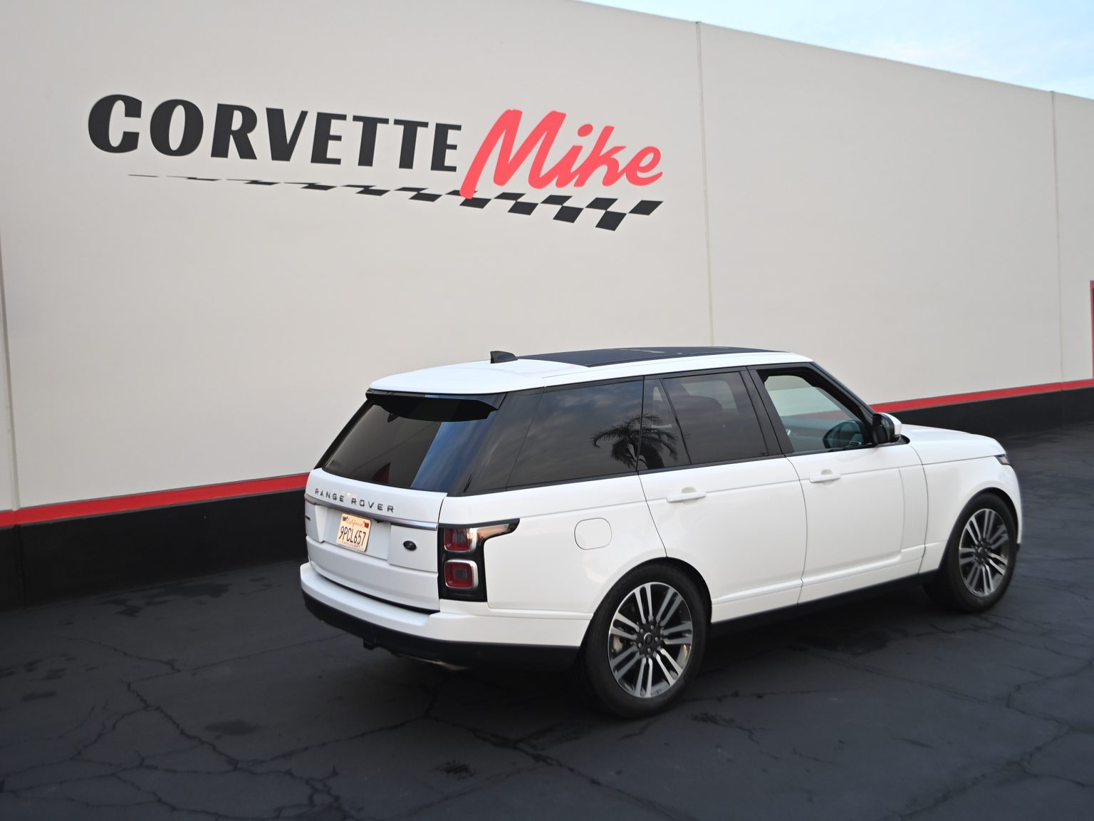 2018 White Land Rover 0439