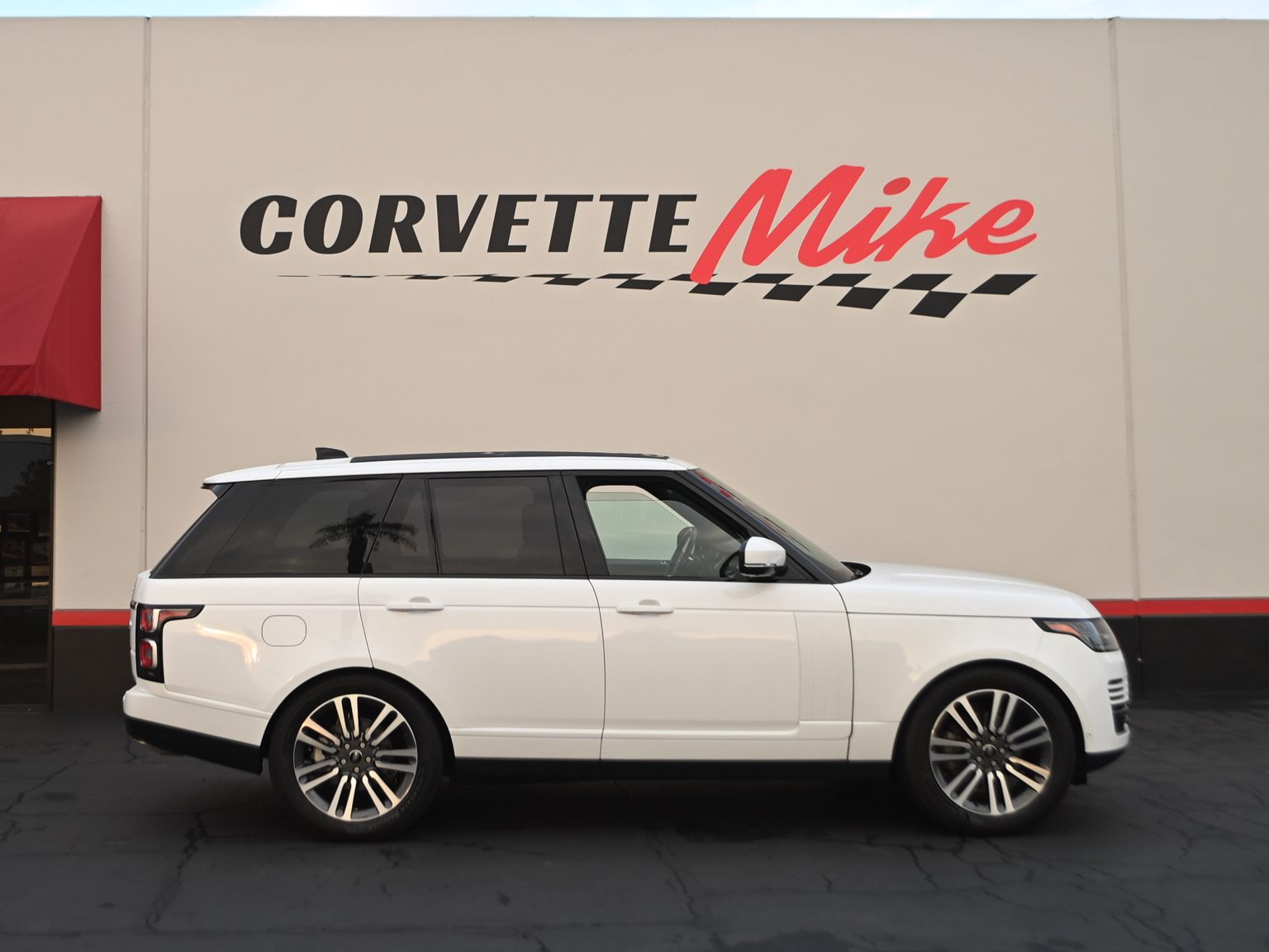 2018 White Land Rover 0441