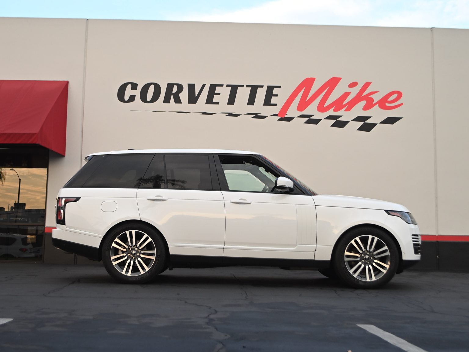 2018 White Land Rover 0442