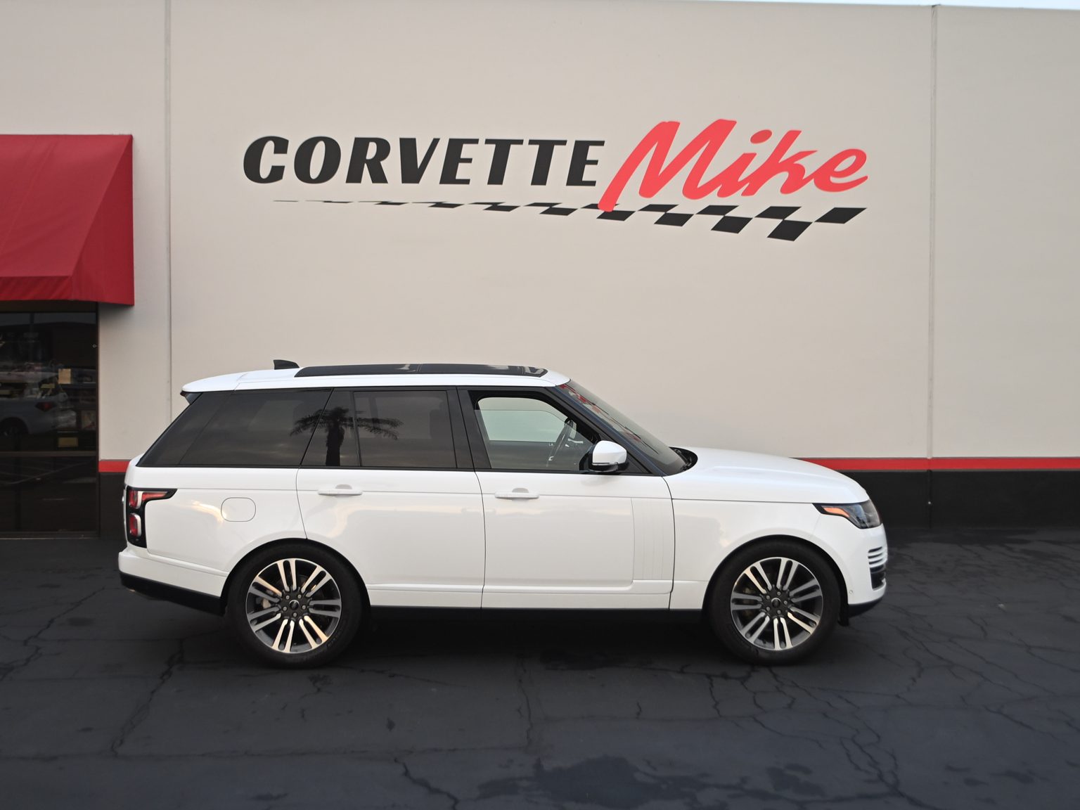 2018 White Land Rover 0443