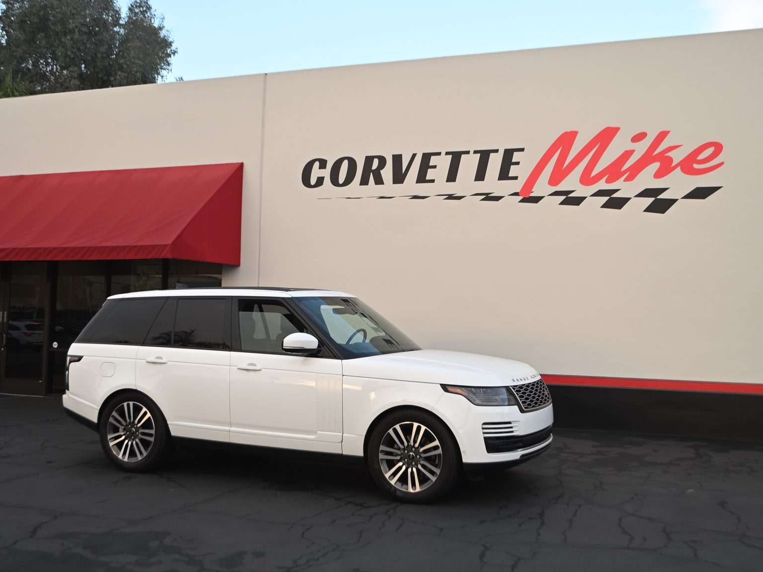 2018 White Land Rover 0445