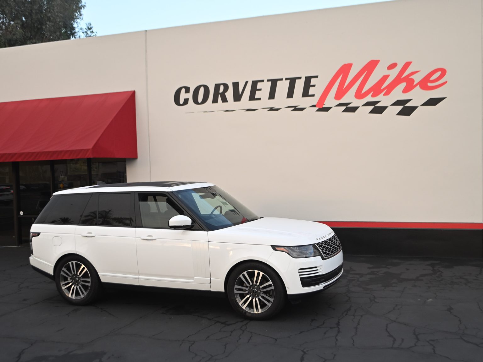 2018 White Land Rover 0446