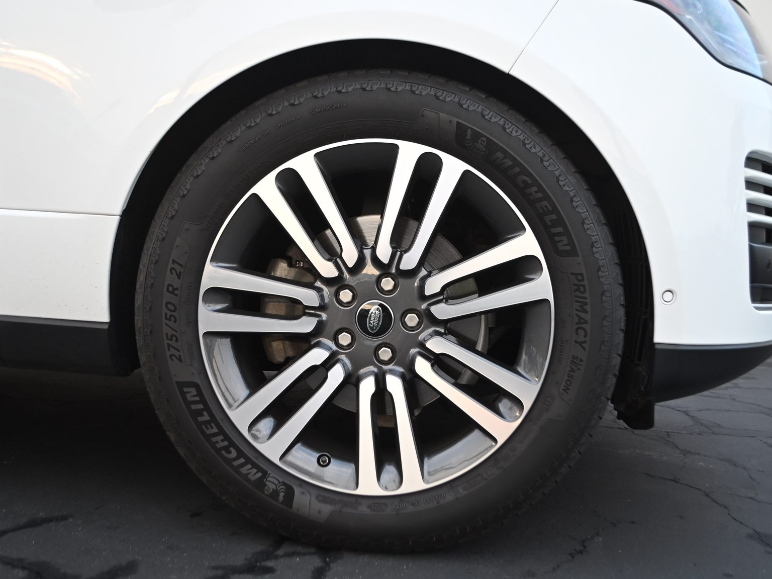 2018 White Land Rover 0447