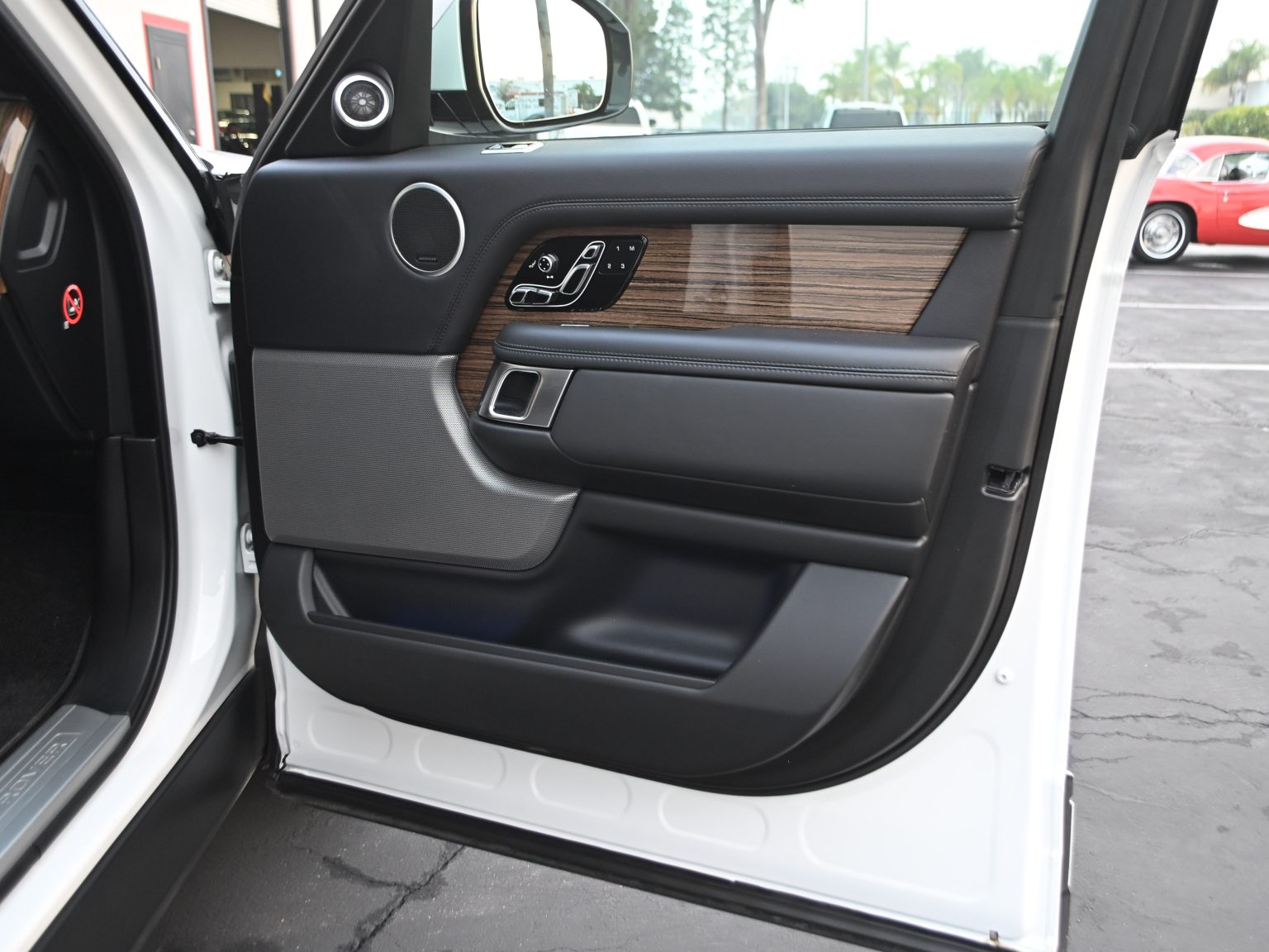 2018 White Land Rover 0449