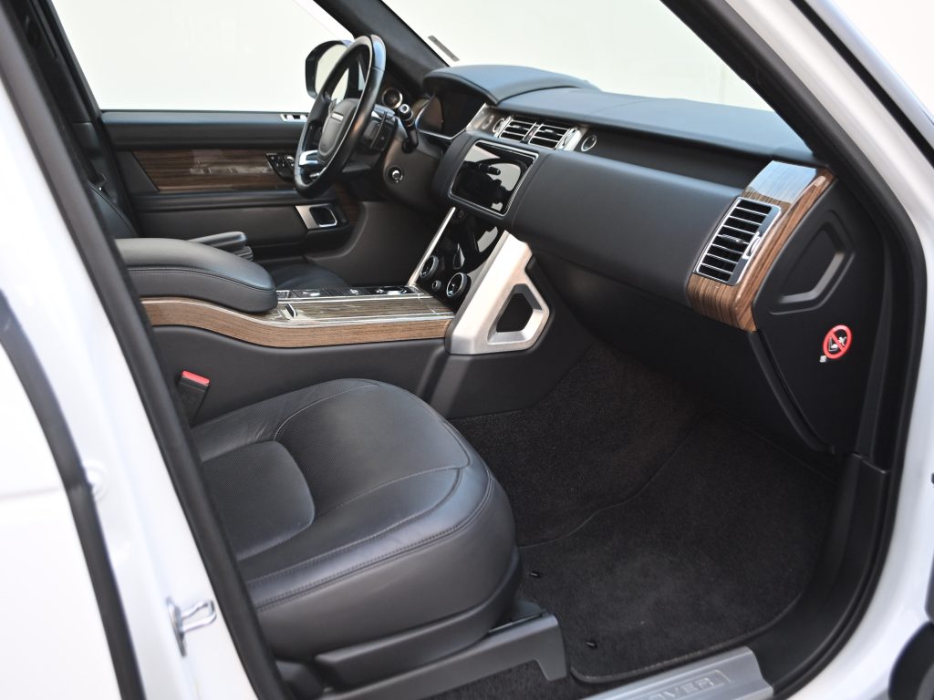 2018 White Land Rover 0450