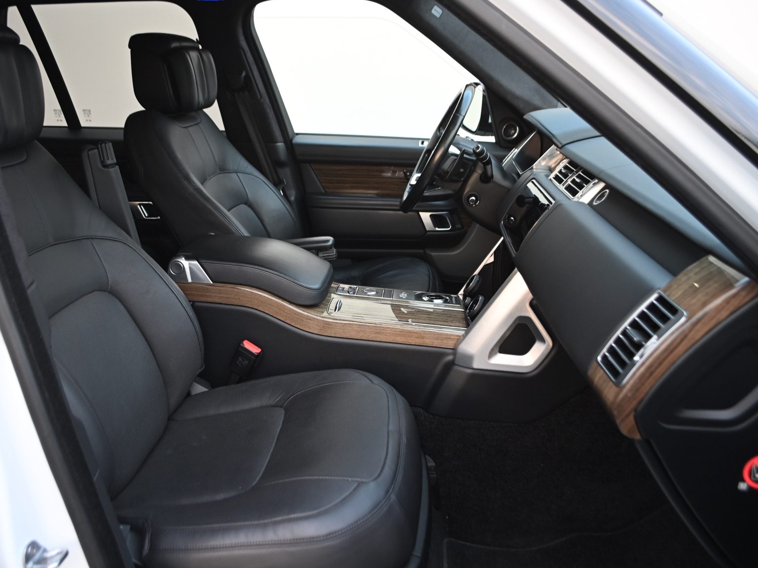 2018 White Land Rover 0452