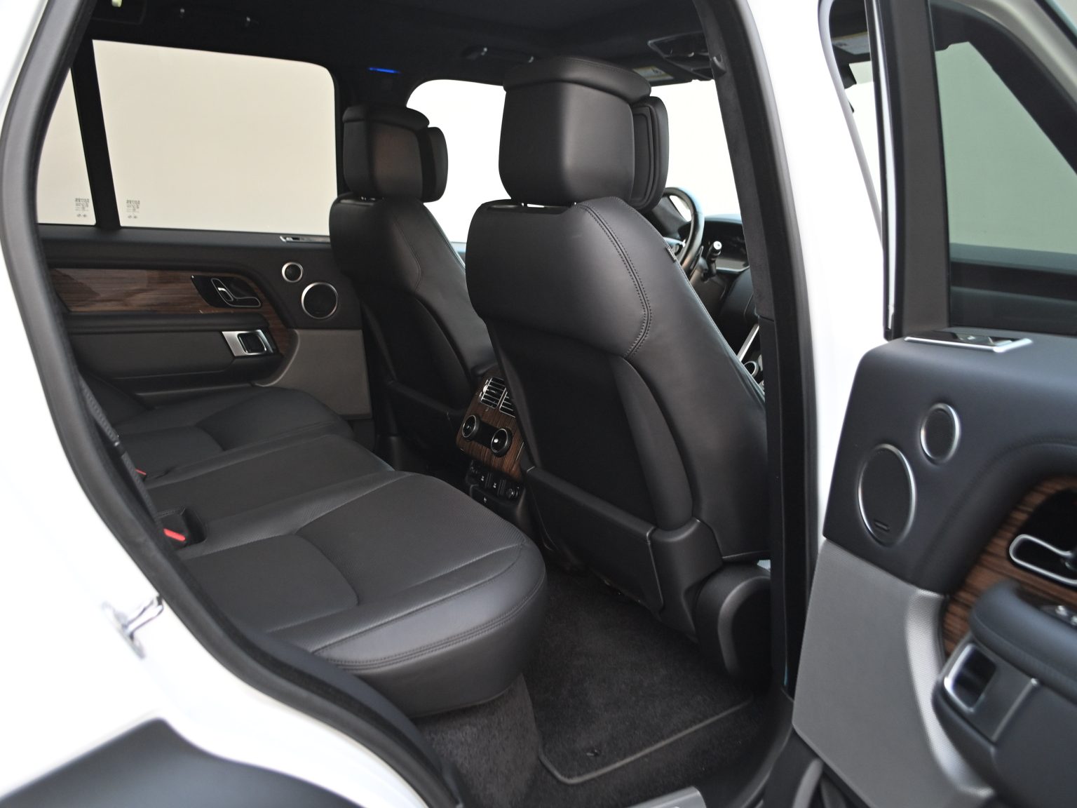 2018 White Land Rover 0455