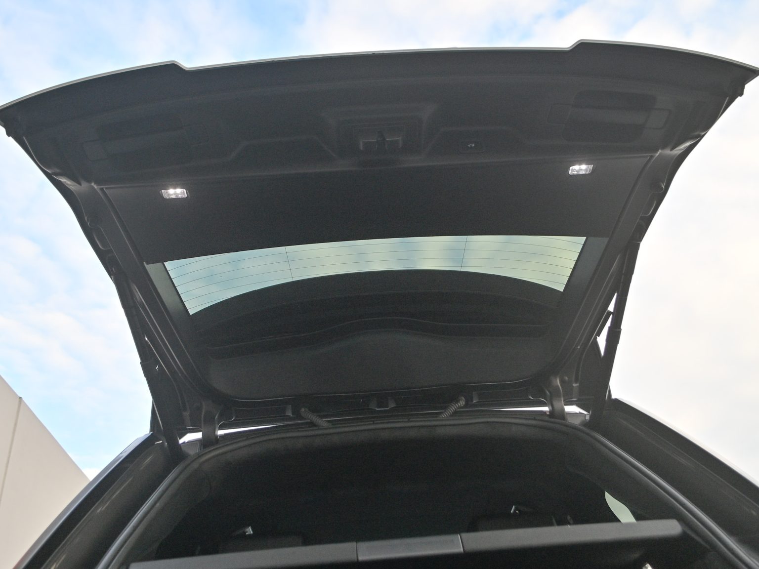 2018 White Land Rover 0459