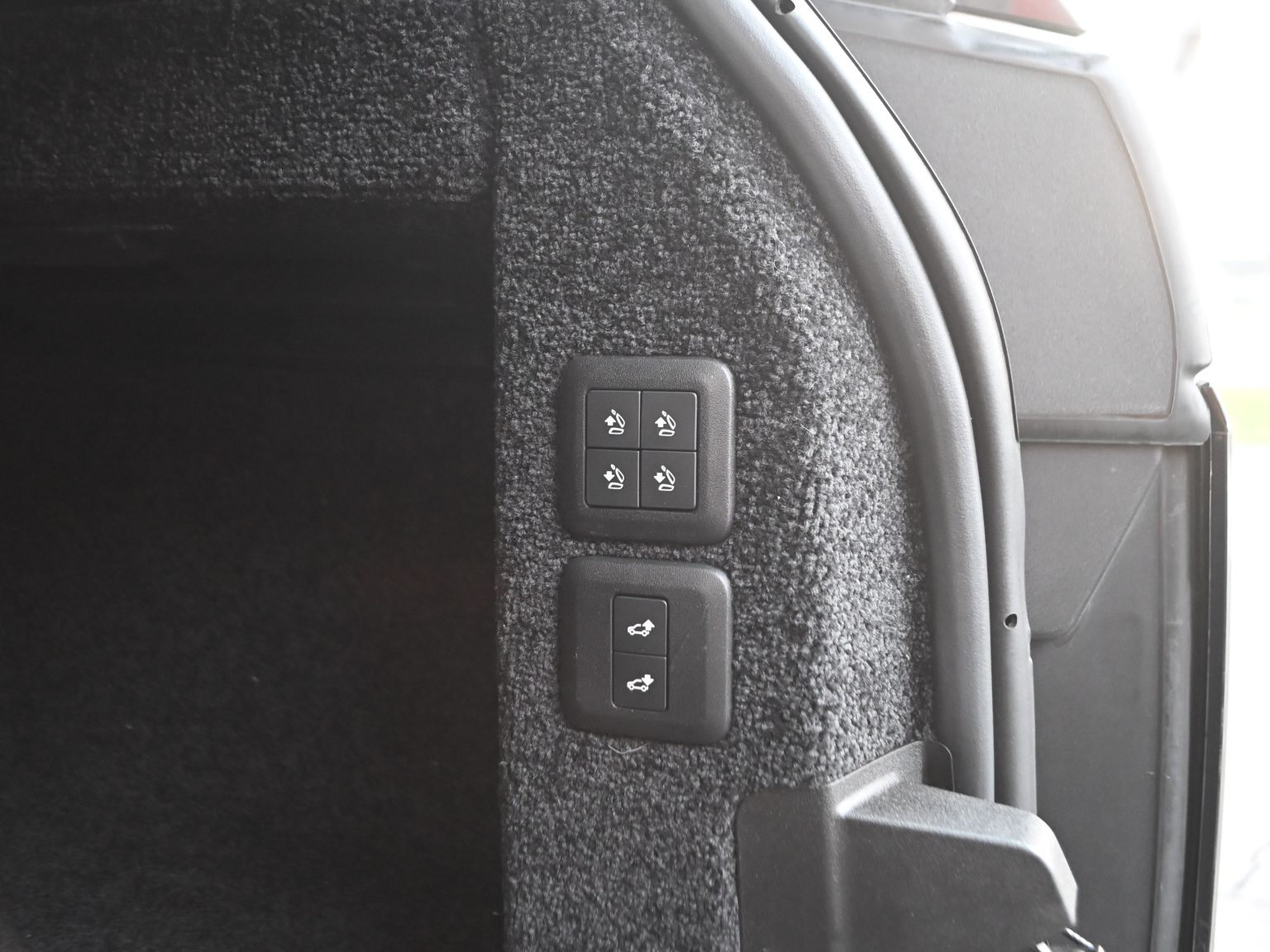 2018 White Land Rover 0460