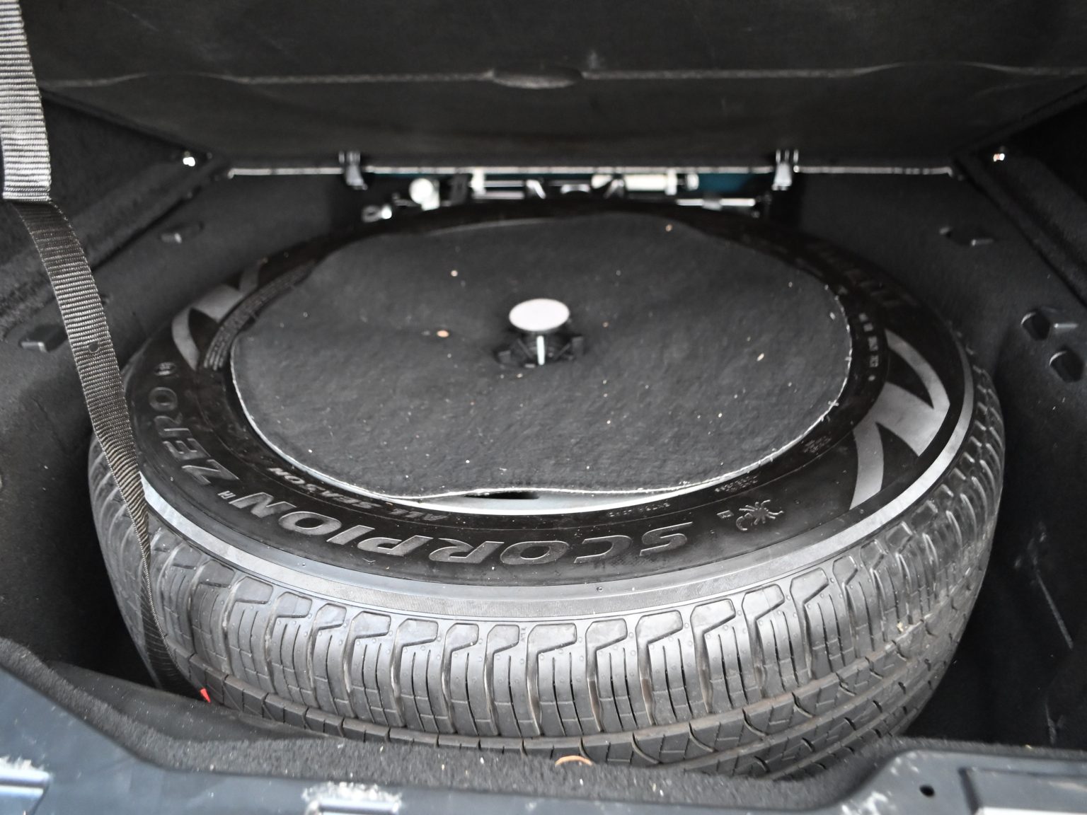 2018 White Land Rover 0462