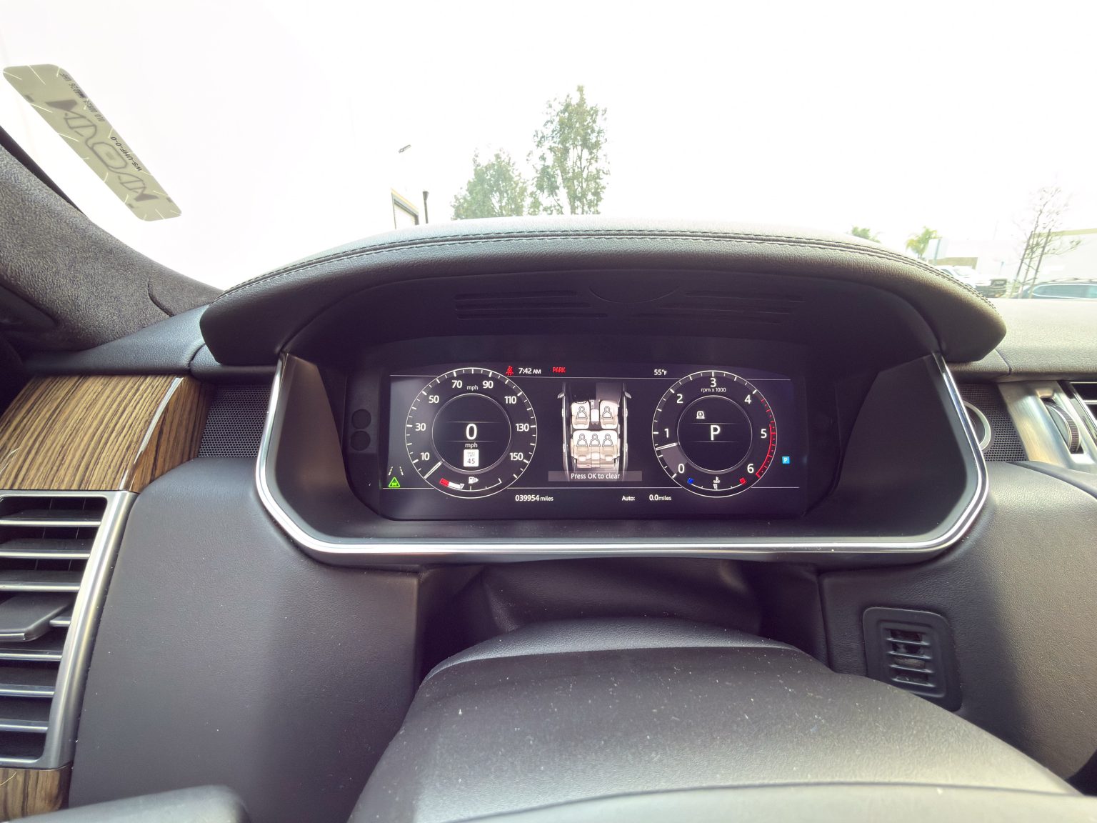 2018 White Land Rover 4829