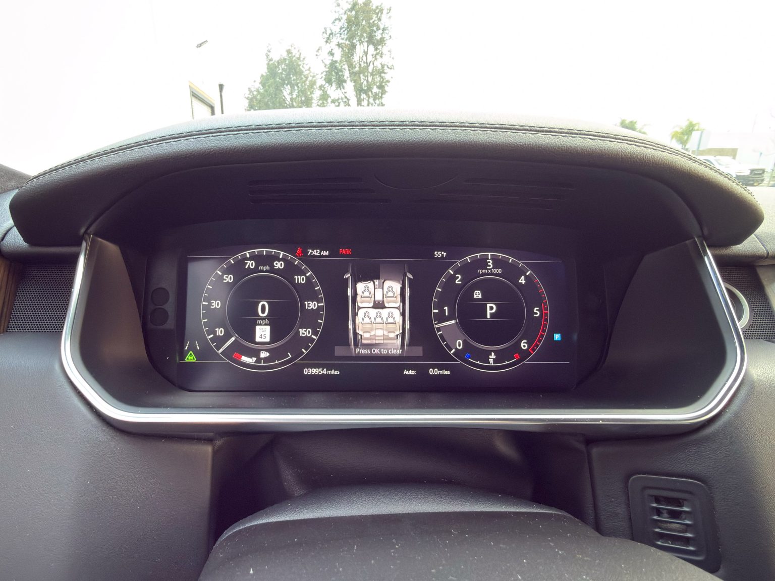 2018 White Land Rover 4829 2