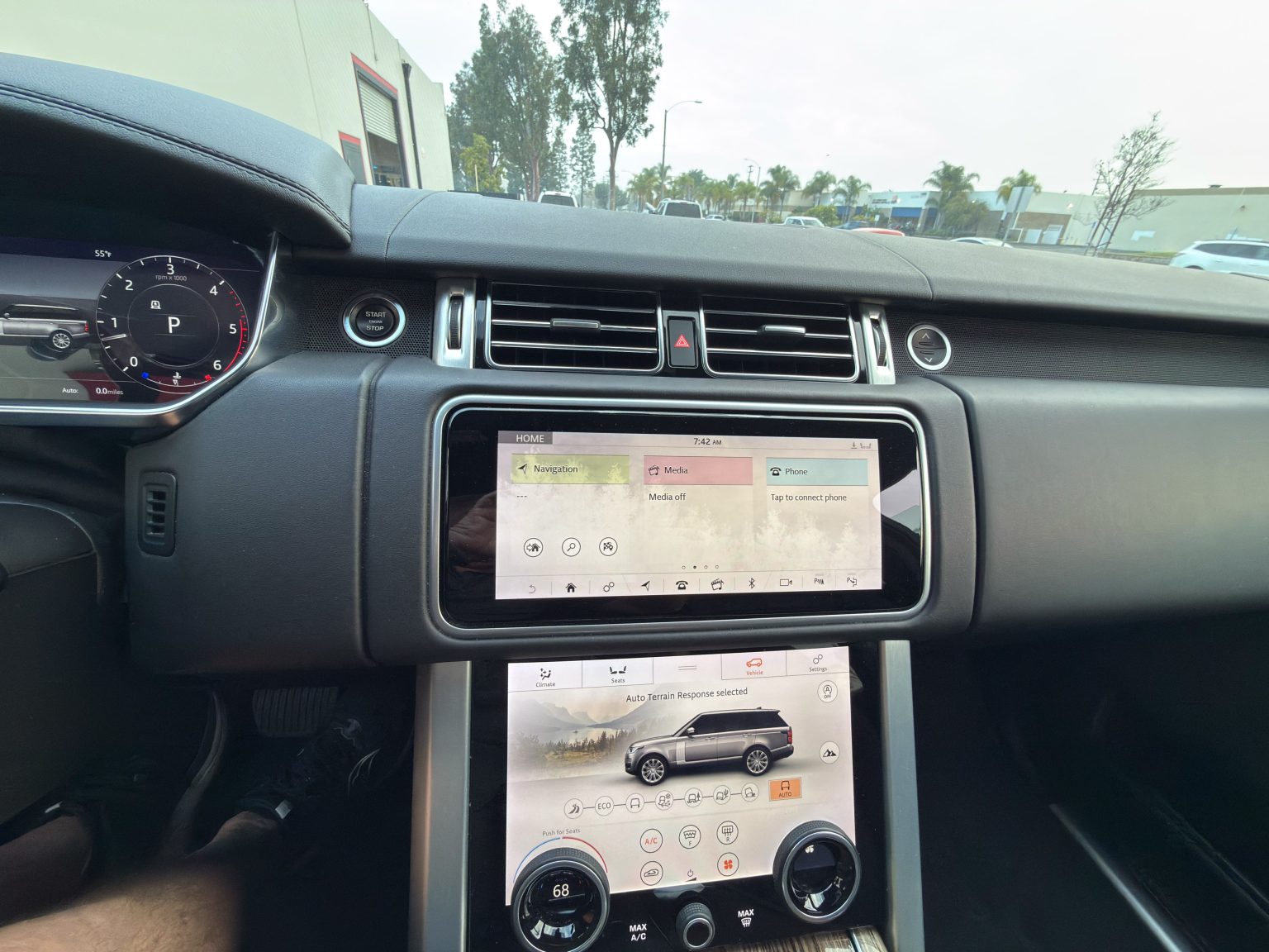 2018 White Land Rover 4831