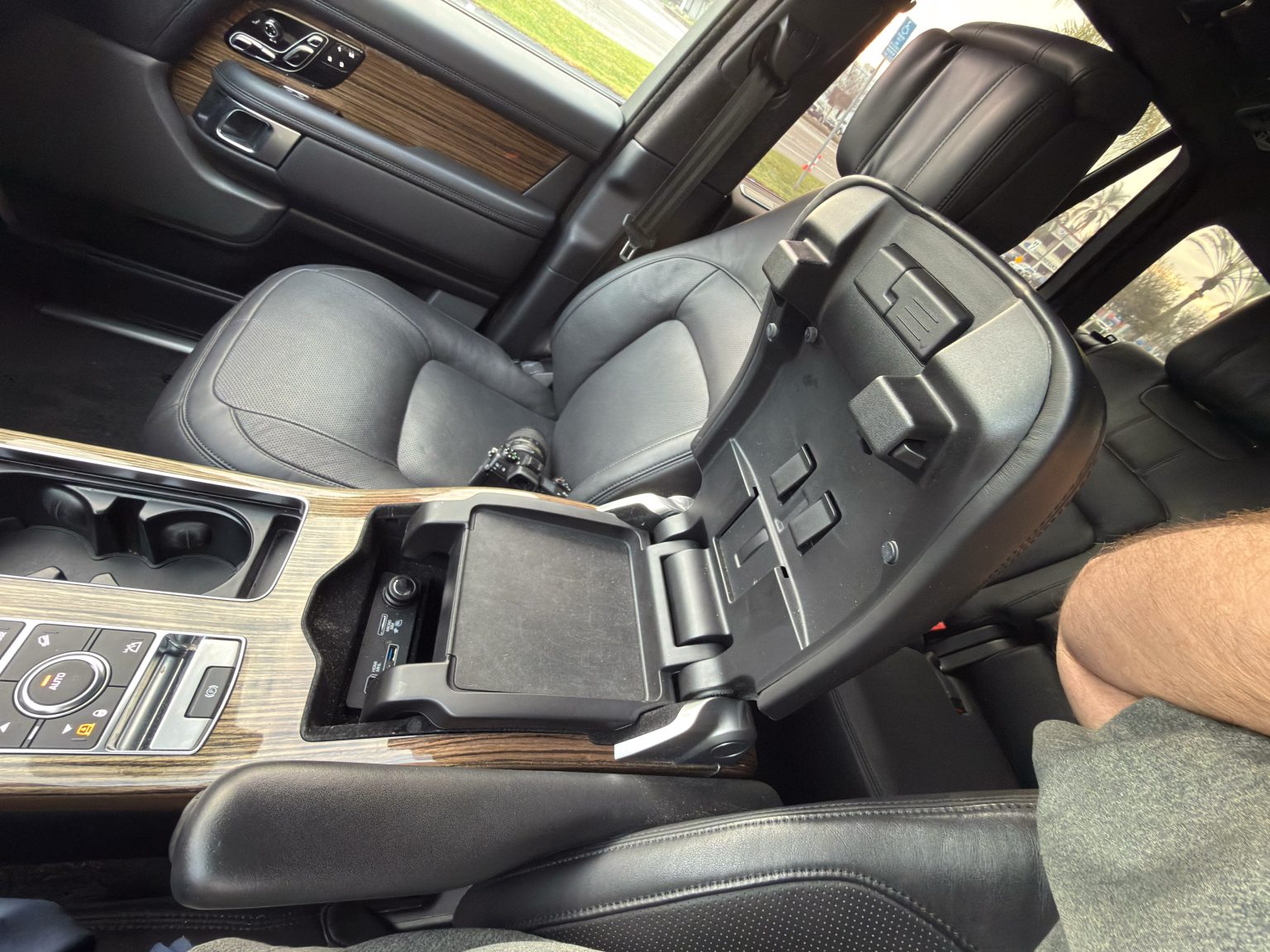 2018 White Land Rover 4835