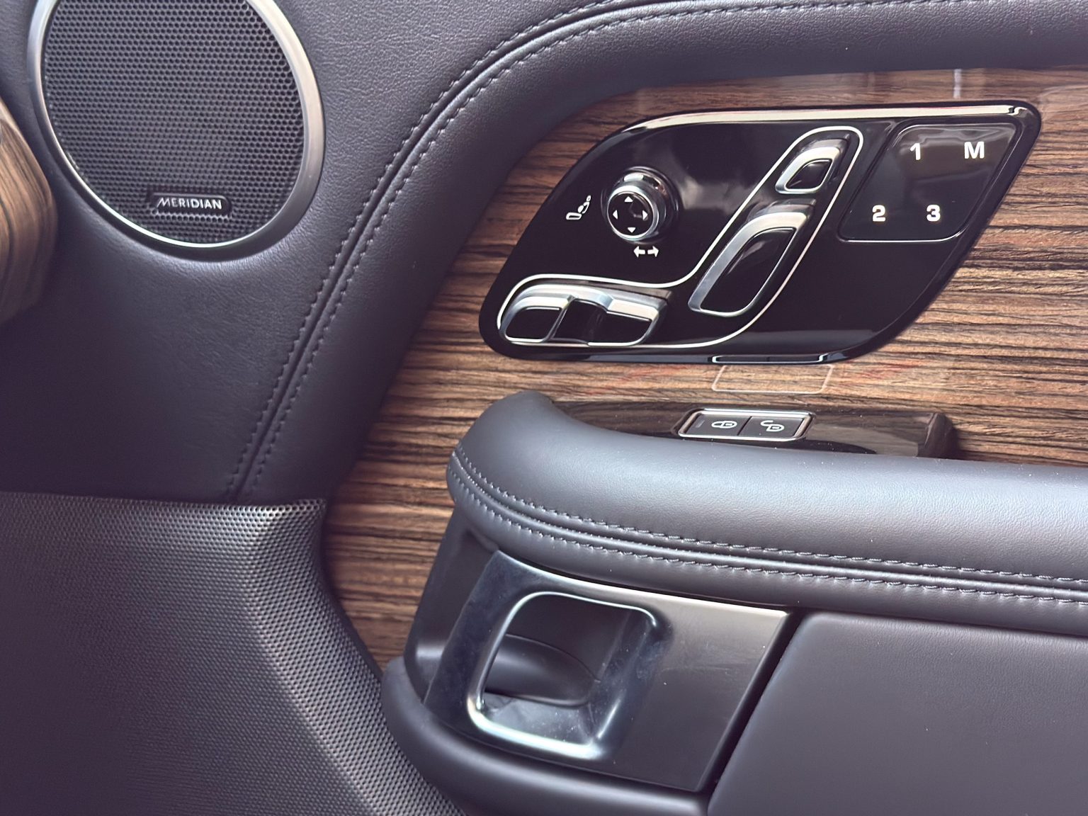 2018 White Land Rover 4837 2