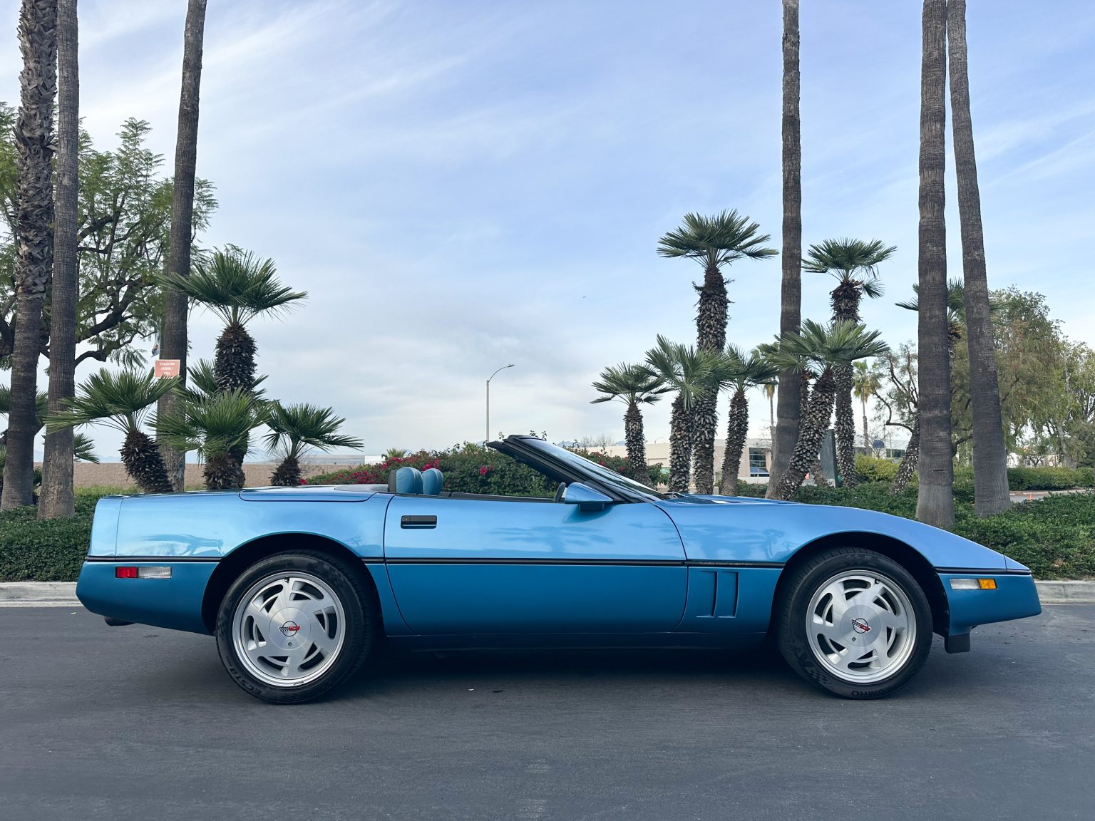 1989 Blue Corvette Convertible 0845